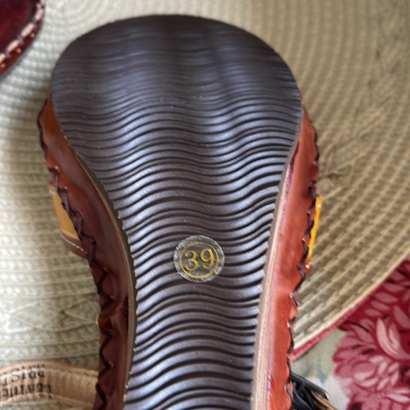 Spring Step leather sandals. - Picture 6 of 8